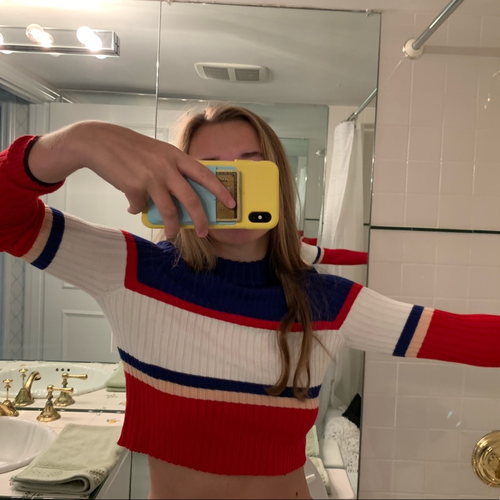 Cute mocked cropped sweater! - Picture 2 of 6